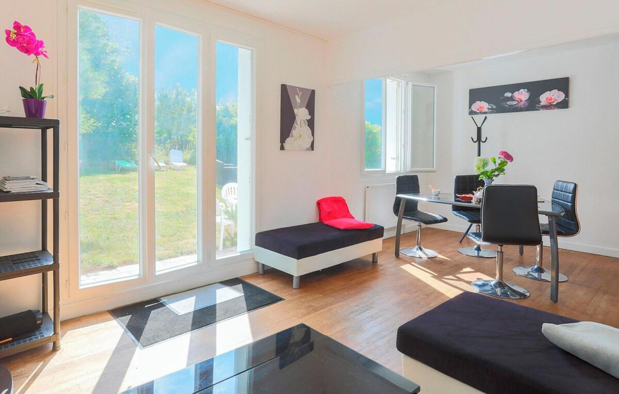 2 Bedroom Stunning Home In Ploumagoar Exterior photo
