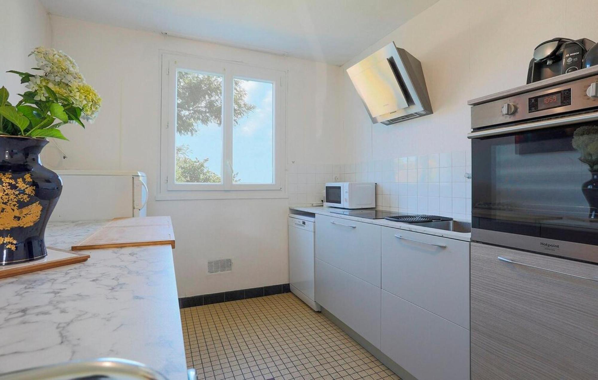 2 Bedroom Stunning Home In Ploumagoar Exterior photo